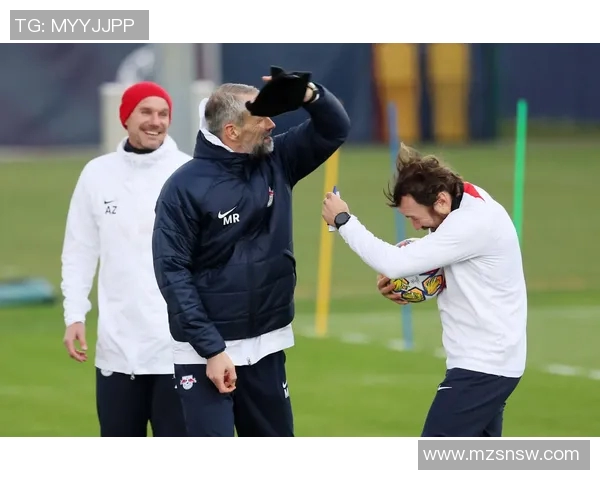 当红足球球星退役后街头摊煎饼吸引球迷围观引发热议 当红足球球星退役后街头摊煎饼吸引球迷围观引发热议