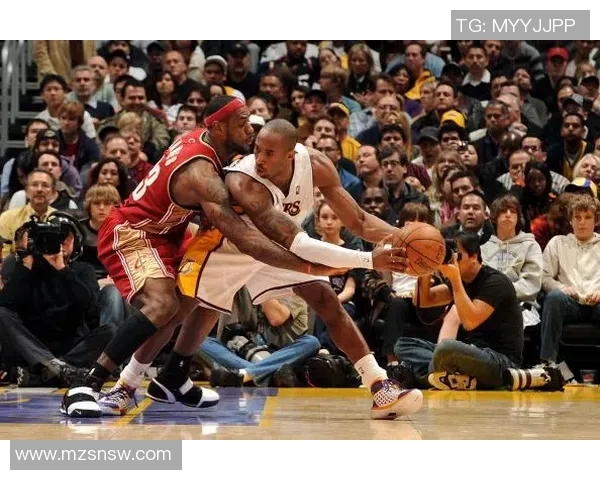 足球与篮球双雄争锋 体育巨星的跨界对决与巅峰对决